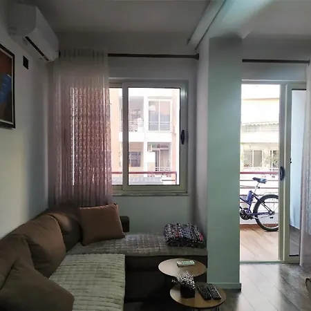 Apartment #1 Modern 1br With Balcony In Up-and-coming Hip Area