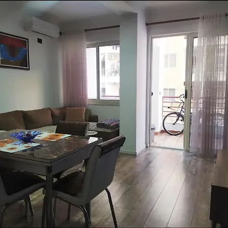 Apartment #1 Modern 1br With Balcony In Up-and-coming Hip Area